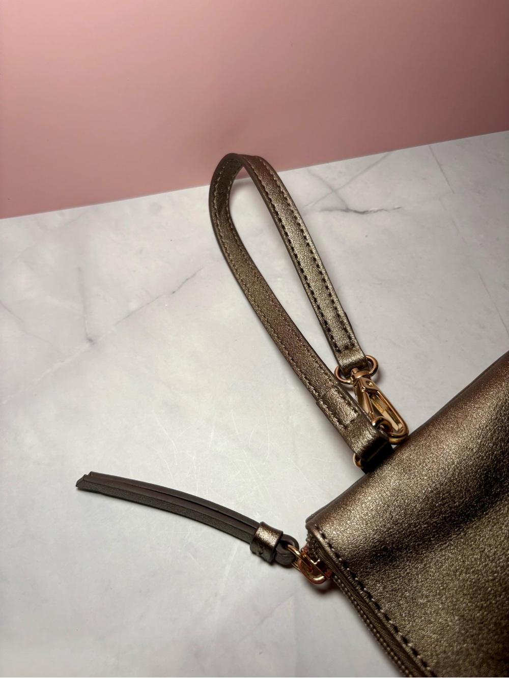 🤎 Jessica Simpson Metallic Bronze Zip Wristlet - Picture 7 of 7